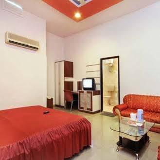 Hotel Mandakini Palace Kanpur Extérieur photo