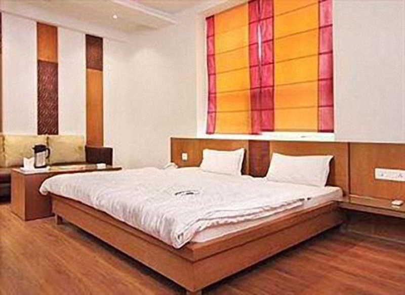 Hotel Mandakini Palace Kanpur Extérieur photo